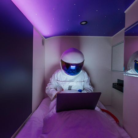 Capsule Hotel Constellation 91 ลวีฟ ภายนอก รูปภาพ
