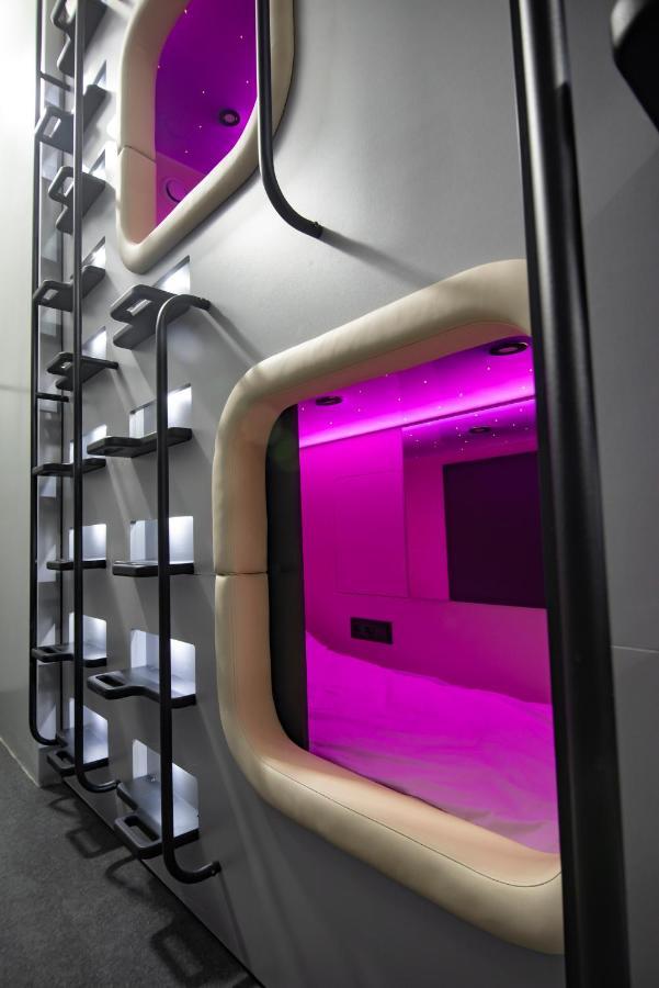 Capsule Hotel Constellation 91 ลวีฟ ภายนอก รูปภาพ