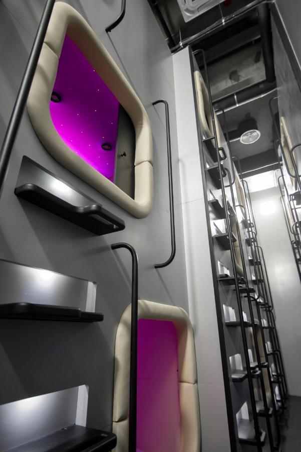 Capsule Hotel Constellation 91 ลวีฟ ภายนอก รูปภาพ