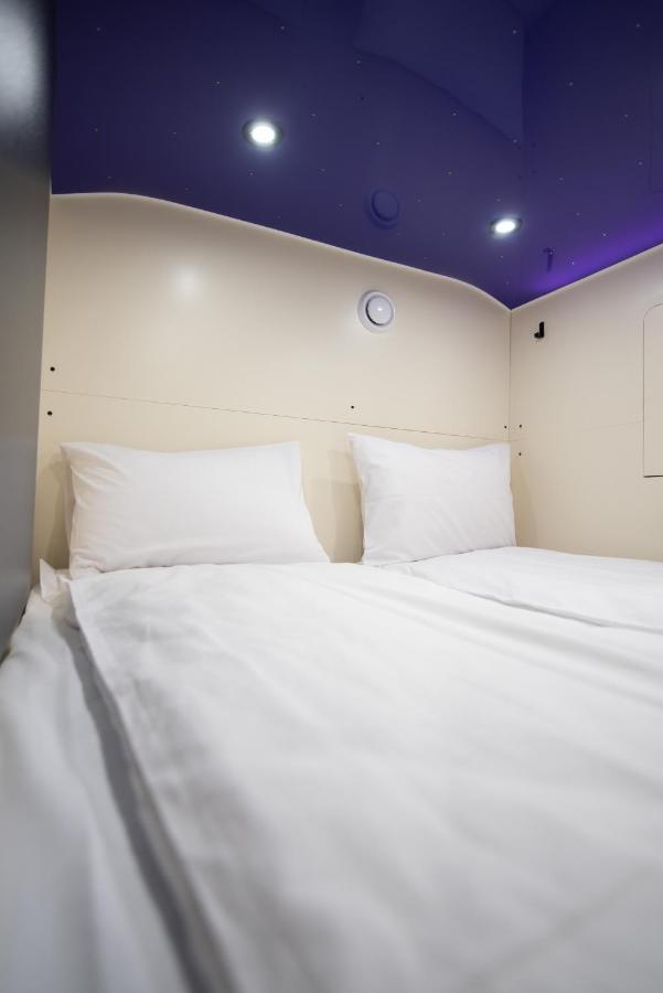 Capsule Hotel Constellation 91 ลวีฟ ภายนอก รูปภาพ