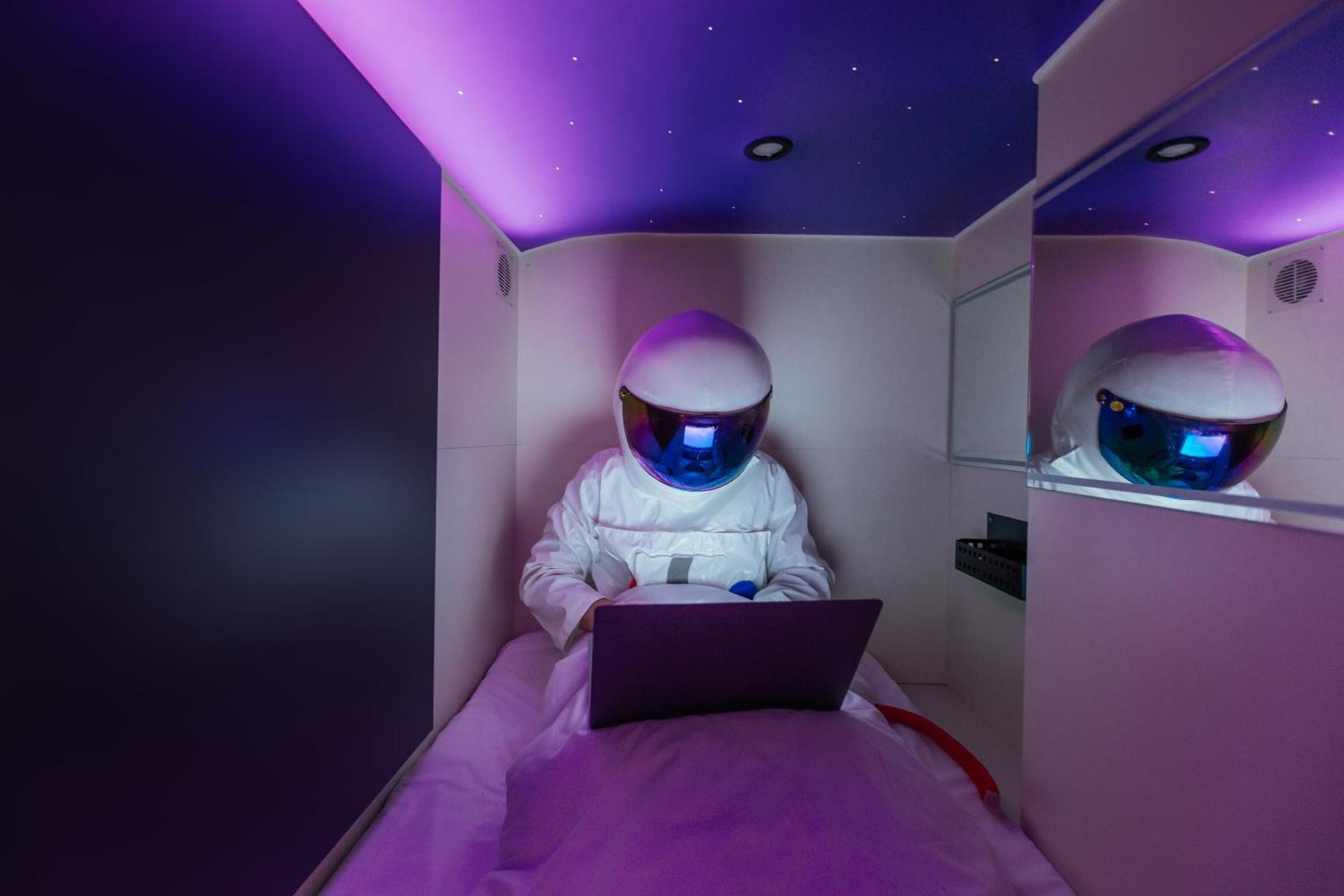 Capsule Hotel Constellation 91 ลวีฟ ภายนอก รูปภาพ