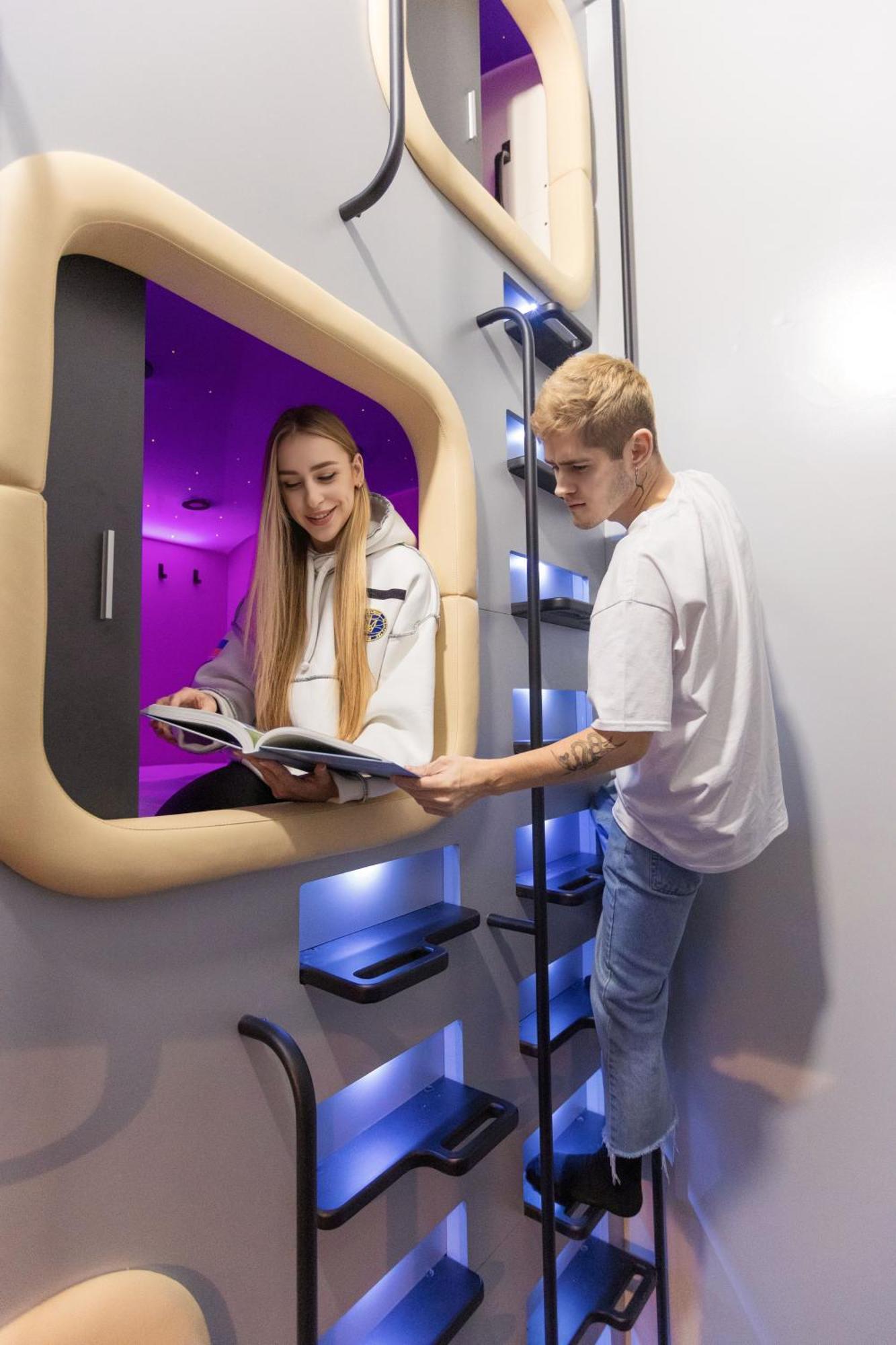 Capsule Hotel Constellation 91 ลวีฟ ภายนอก รูปภาพ