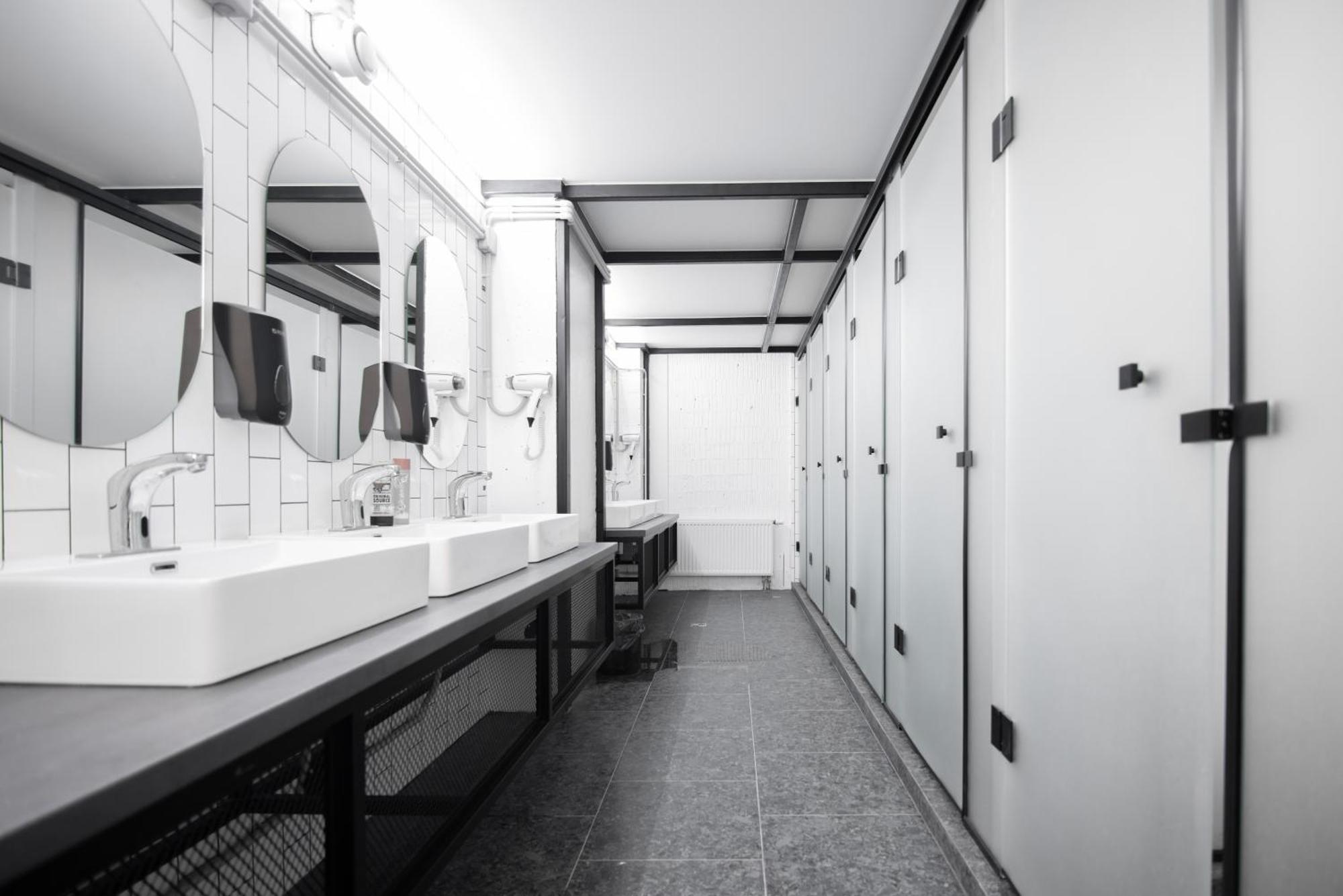 Capsule Hotel Constellation 91 ลวีฟ ภายนอก รูปภาพ