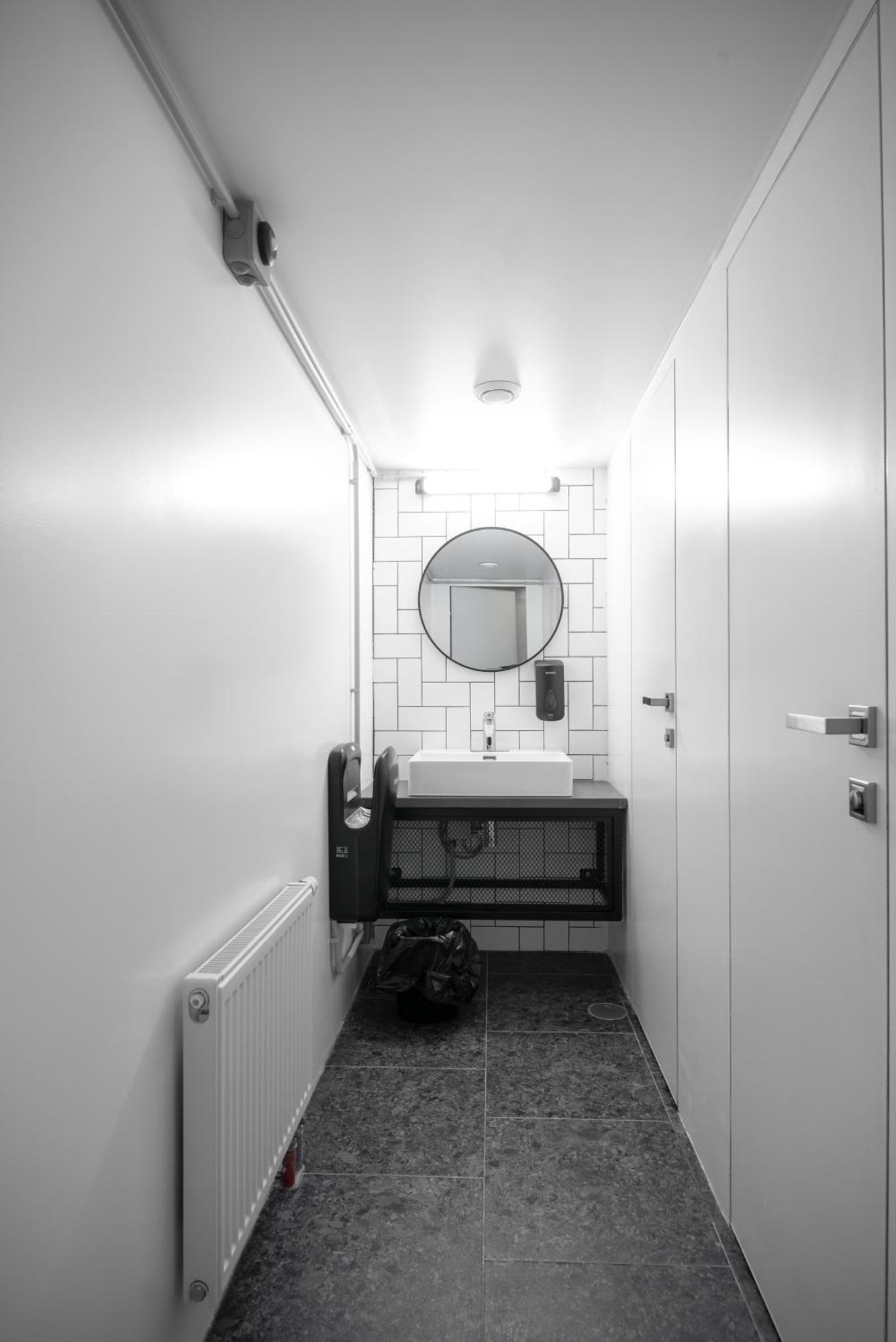 Capsule Hotel Constellation 91 ลวีฟ ภายนอก รูปภาพ