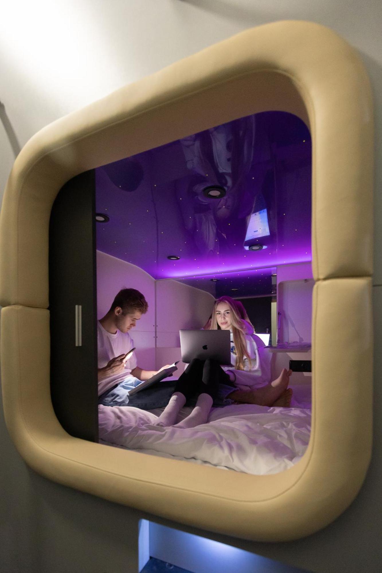 Capsule Hotel Constellation 91 ลวีฟ ภายนอก รูปภาพ