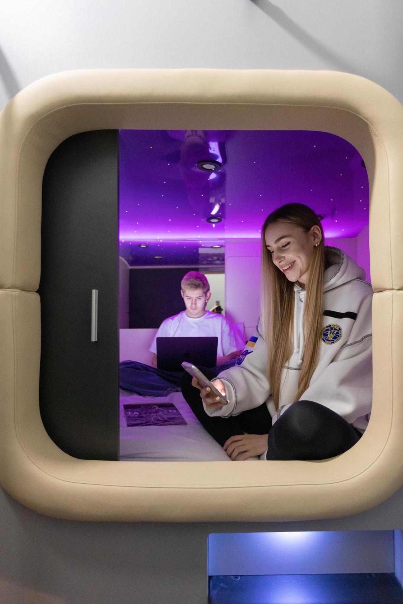 Capsule Hotel Constellation 91 ลวีฟ ภายนอก รูปภาพ